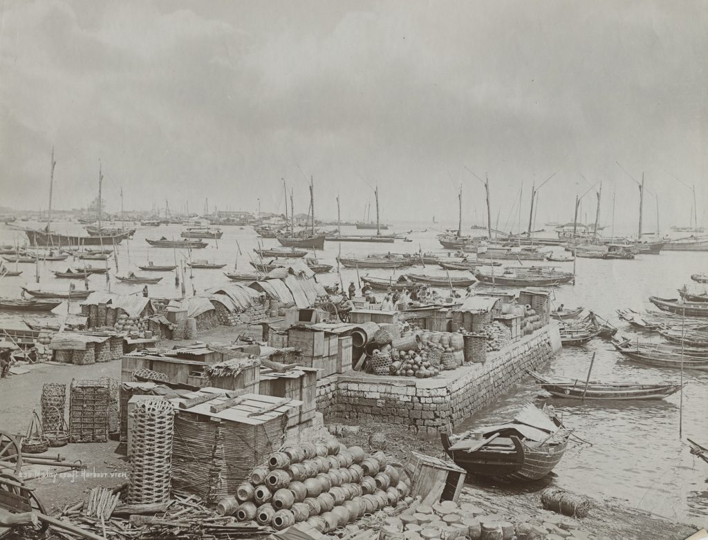 image showing Singapore port in 1890, full of small sailboats and baskets to hold cargo.